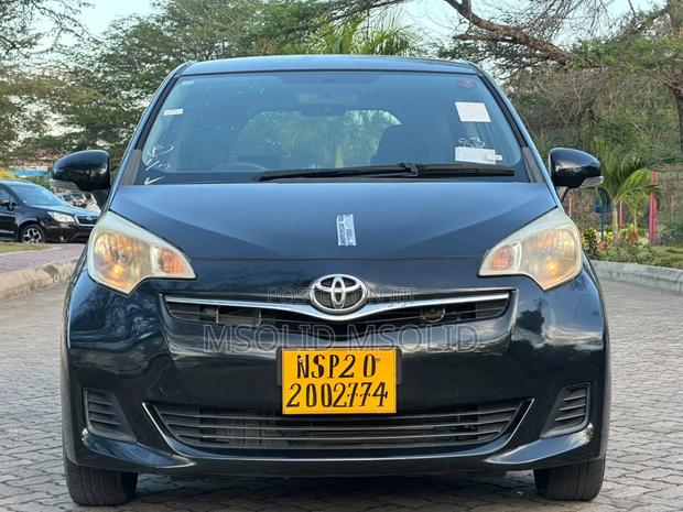 Toyota Ractis 2010 Black