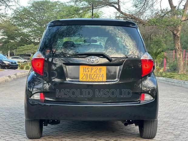 Toyota Ractis 2010 Black