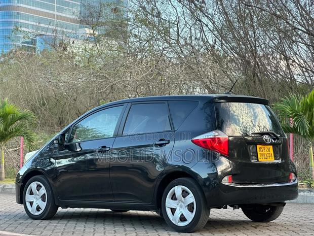 Toyota Ractis 2010 Black