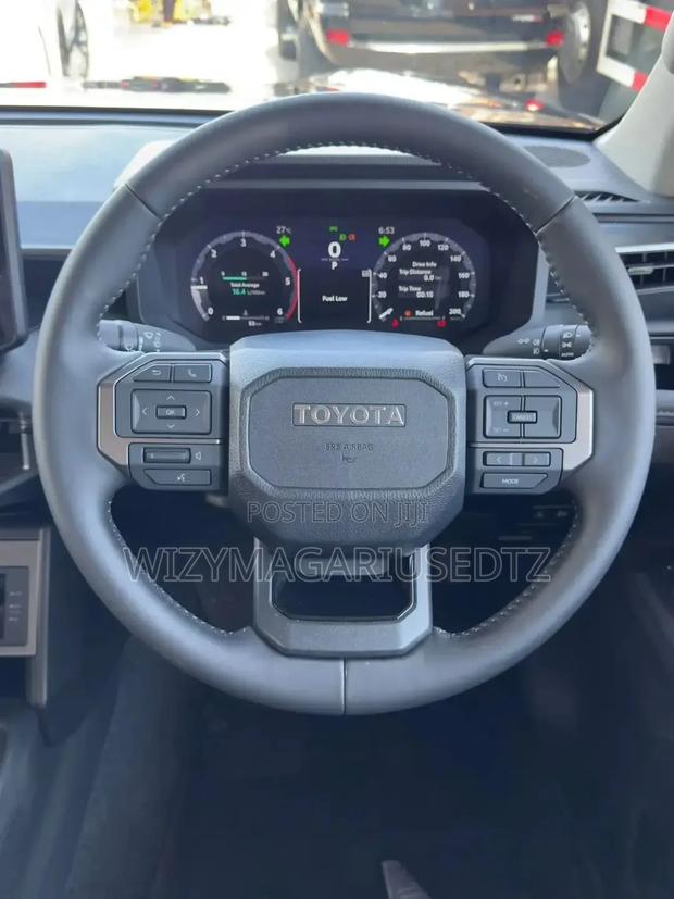 New Toyota Hilux 2026 Gray