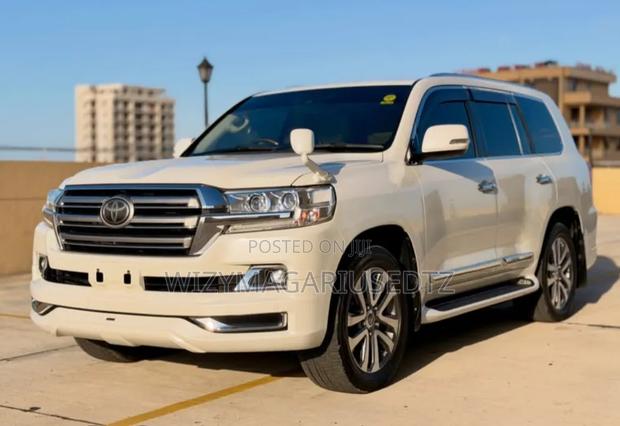 Toyota Land Cruiser 4.6 V8 ZX 2018 Off white