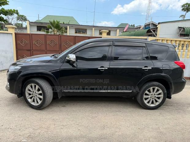 Toyota Vanguard 2010 Black