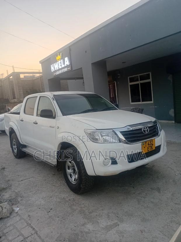 Toyota Hilux 2012 White