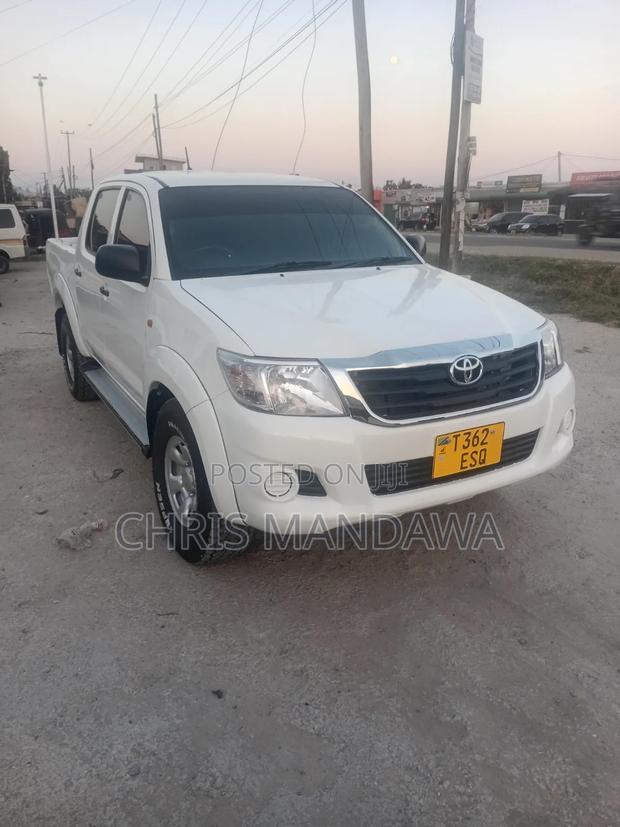Toyota Hilux 2012 White