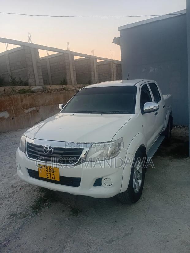 Toyota Hilux 2012 White