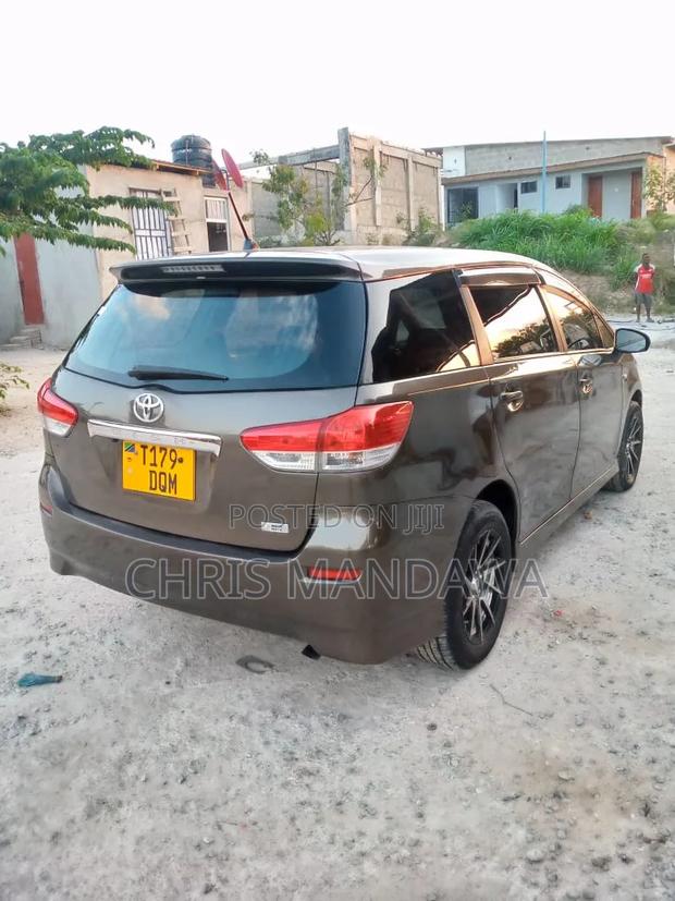 Toyota Wish 2016 Brown