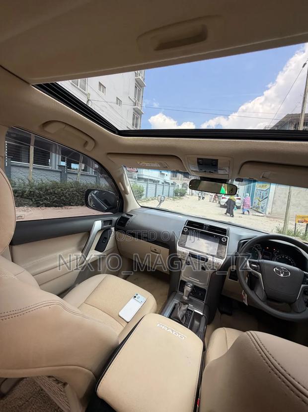Toyota Land Cruiser Prado 2022 Gold
