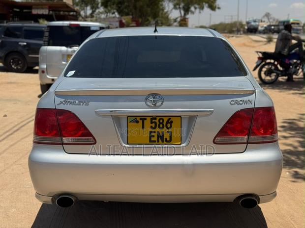 Toyota Crown 2006 Silver