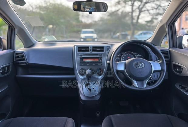 Toyota Ractis 1.5 FWD 2010 Black