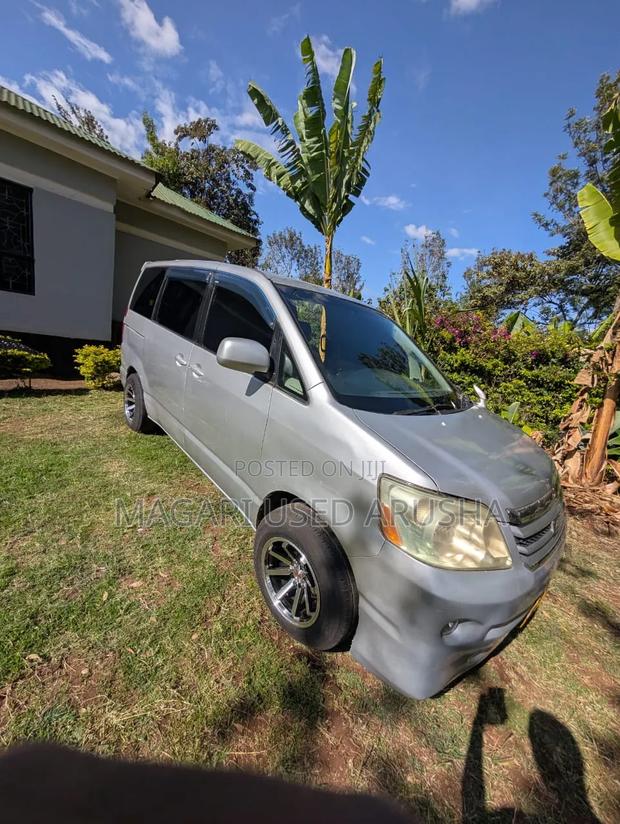 Toyota Noah 2005 Silver