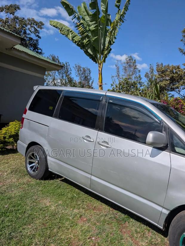 Toyota Noah 2005 Silver