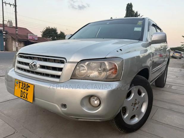 Toyota Kluger 2005 Silver
