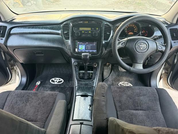 Toyota Kluger 2005 Silver