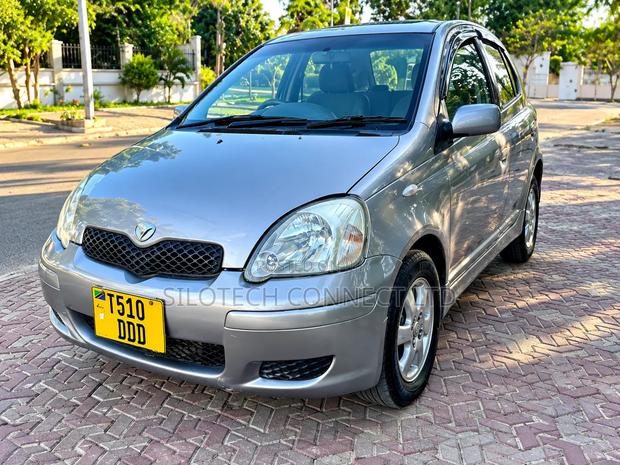 Toyota Vitz 1.3 AWD 3dr 2003 Beige
