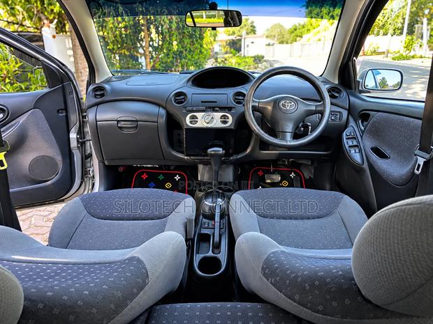 Toyota Vitz 1.3 AWD 3dr 2003 Beige