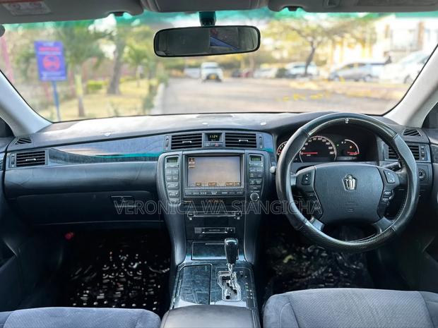 Toyota Crown Royale 2005 Black