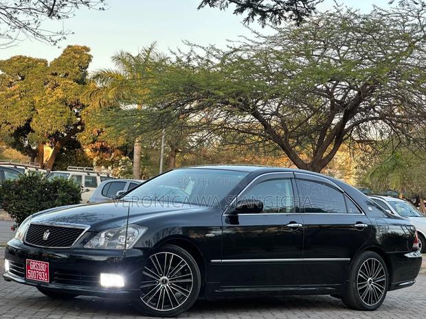 Toyota Crown Royale 2005 Black