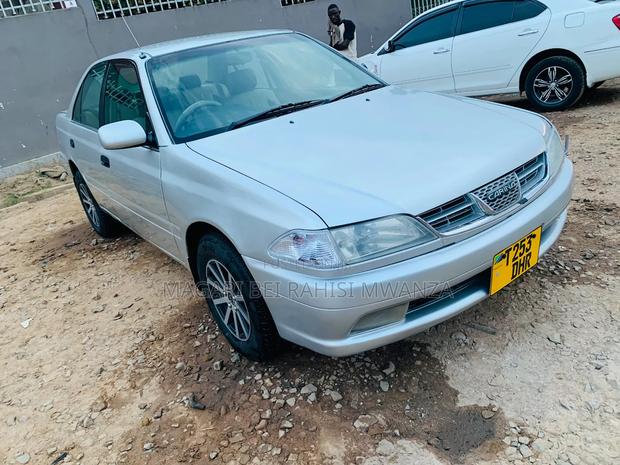 Toyota Carina 2000 Silver