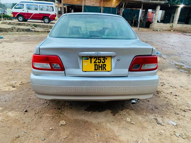 Toyota Carina 2000 Silver