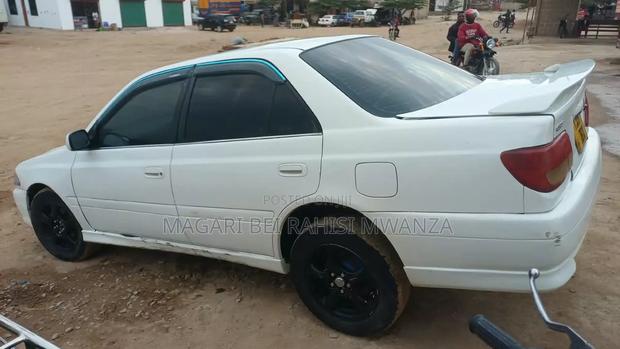 Toyota Carina 2000 White