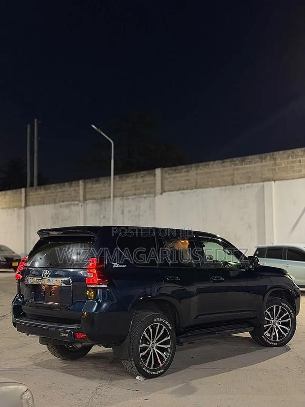 Toyota Land Cruiser Prado 2.8 2019 Blue