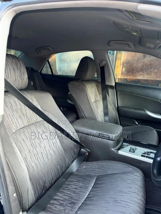 Toyota Crown 2011