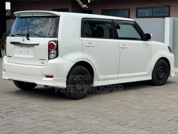 Toyota Corolla Rumion 2009 White