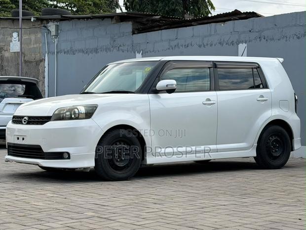 Toyota Corolla Rumion 2009 White