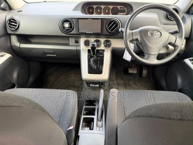 Toyota Corolla Rumion 2009 White
