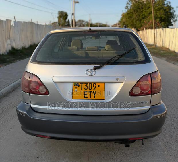 Toyota Harrier 2005 Gray