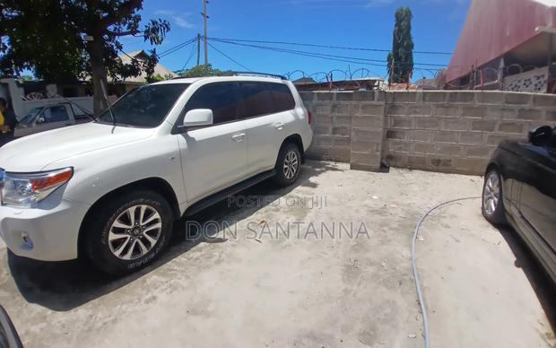 Toyota Land Cruiser Prado 2013 White
