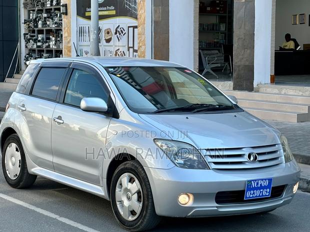 Toyota IST 2003 Silver