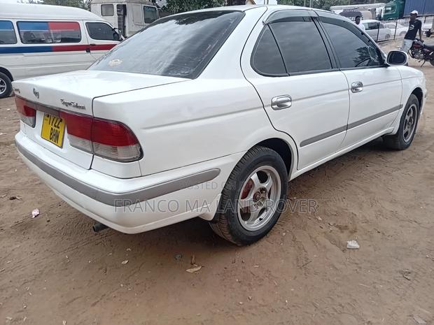Nissan Sunny 1998 White
