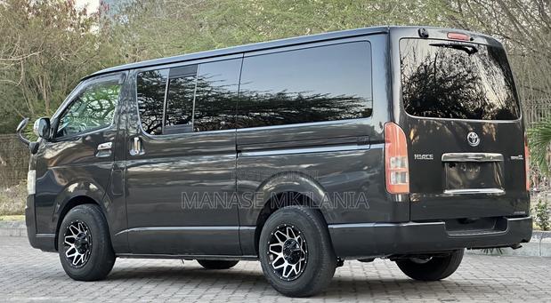 Toyota Grand HiAce 2002 Black