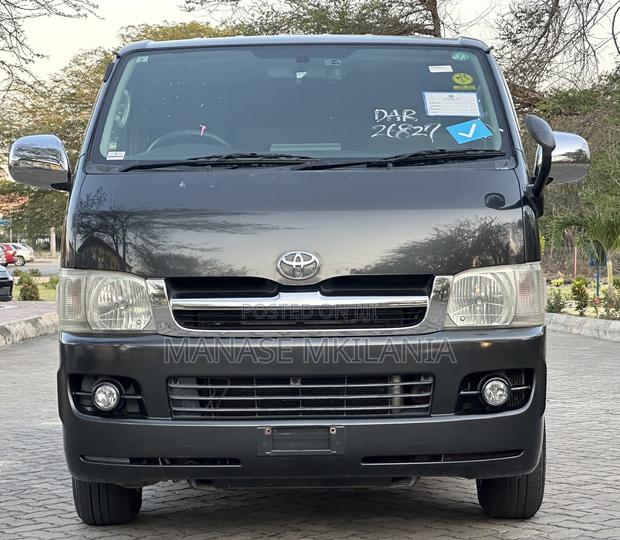 Toyota Grand HiAce 2002 Black