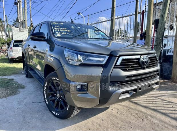 Toyota Hilux 2024 Gray
