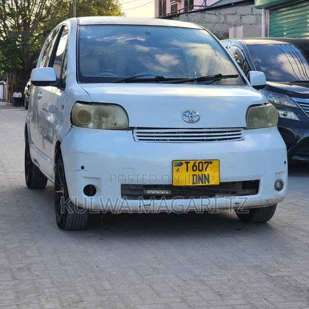 Toyota Porte 2005 White
