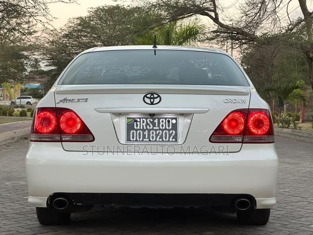 Toyota Crown Royale 2005 Pearl