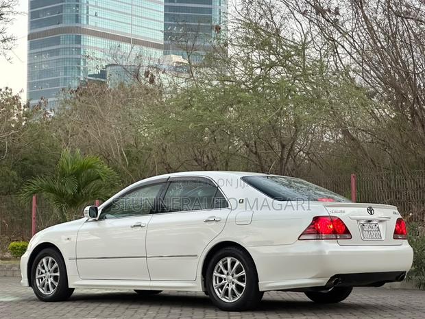 Toyota Crown Royale 2005 Pearl