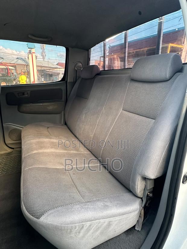Toyota Hilux 2003 White
