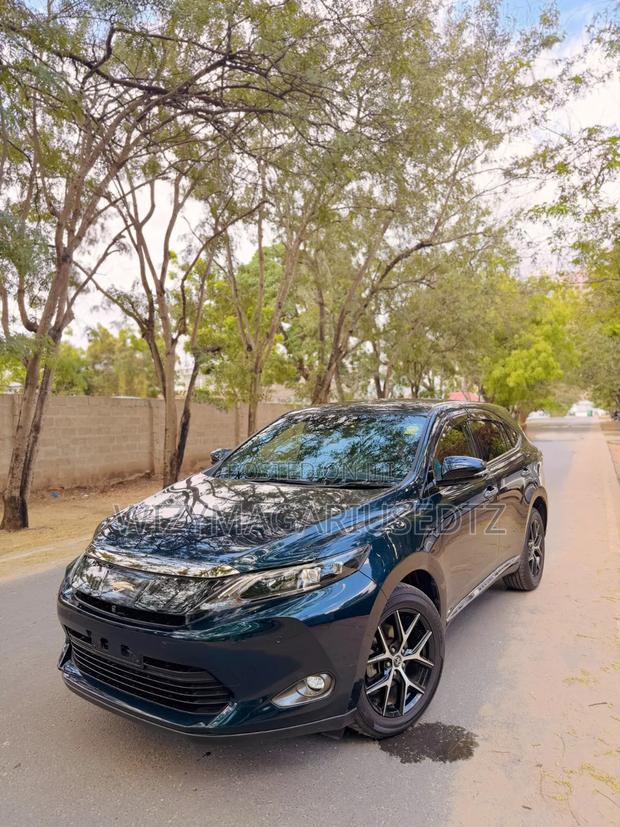 Toyota Harrier 2.0 2016 Blue