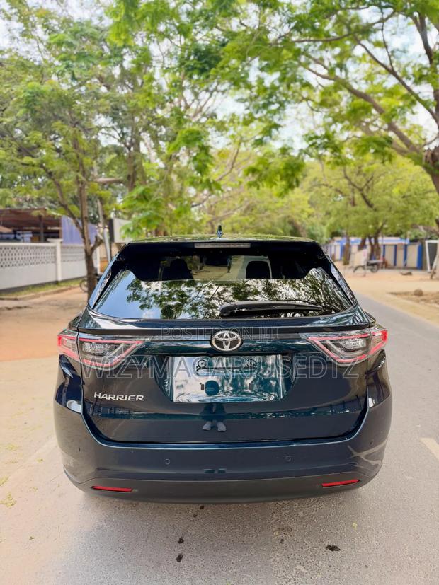 Toyota Harrier 2.0 2016 Blue