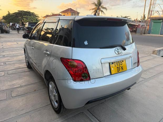 Toyota IST 2002 Silver
