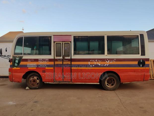 Nissan Caravan 2003