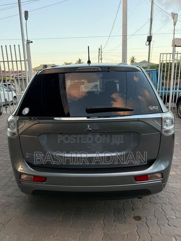 Mitsubishi Outlander 2.4 PHEV AWD 2014 Gray
