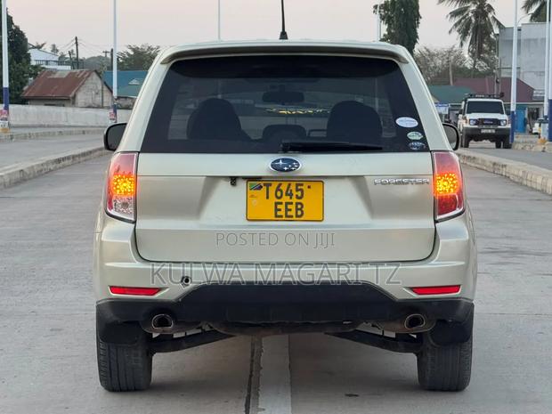 Subaru Forester 2010 Beige