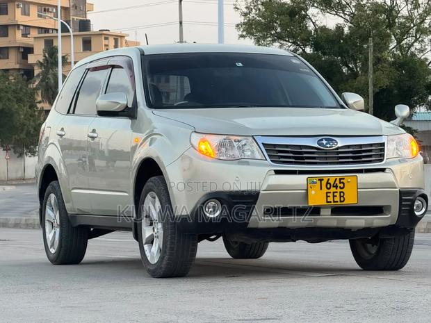 Subaru Forester 2010 Beige