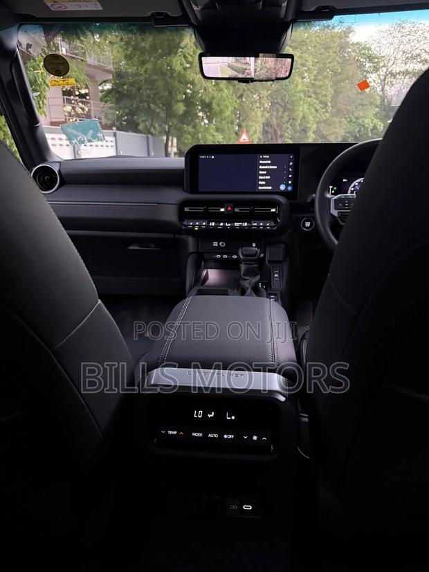Toyota Land Cruiser Prado 2.7 2024 Black