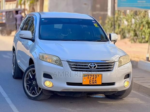 Toyota Vanguard 2008 White