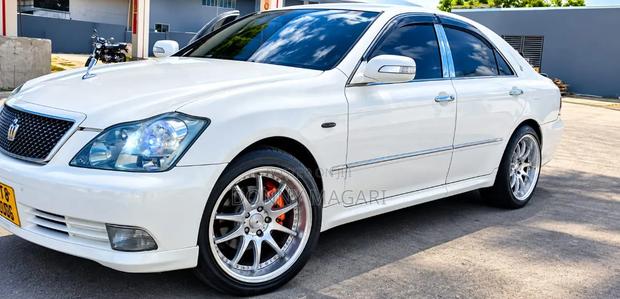Toyota Crown 2006 White